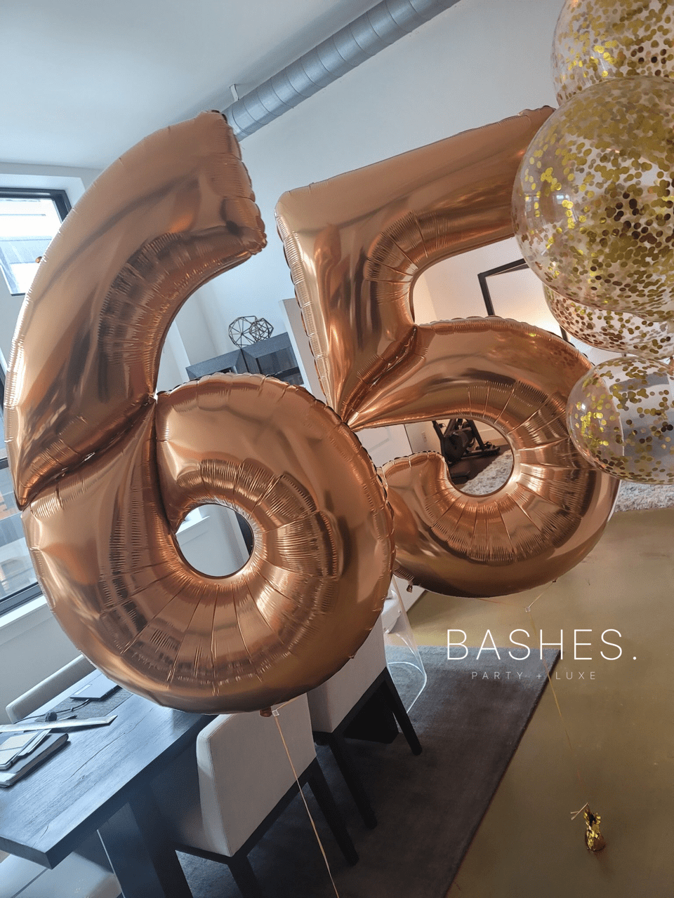 BASHES. Gold Oversized XXL Number Balloon